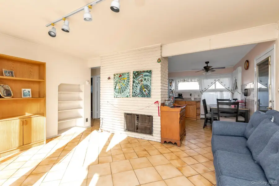 8 Straight Lane, Levittown, NY 11756 - Image #3