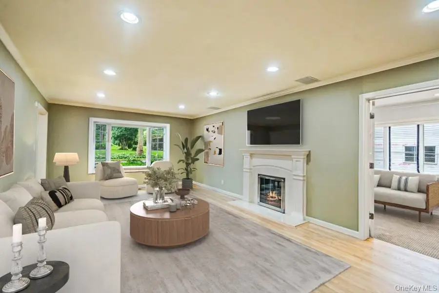 12 Chester Drive, Great Neck, NY 11021 - Image #3