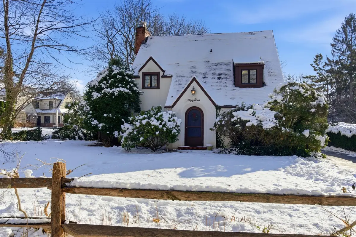 54 Summit Drive, Manhasset, NY 11030 - #1