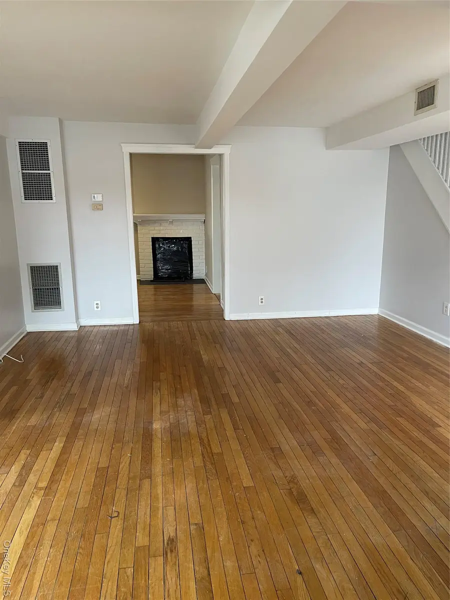 11 Tooker Avenue, Oyster Bay, NY 11771 - Image #3