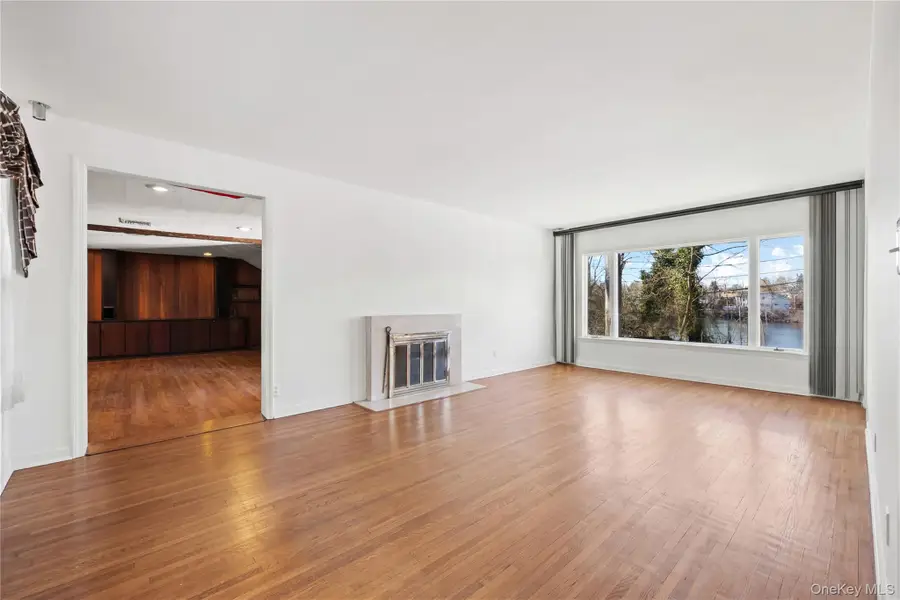 11 Searingtown Road, Albertson, NY 11507 - #3