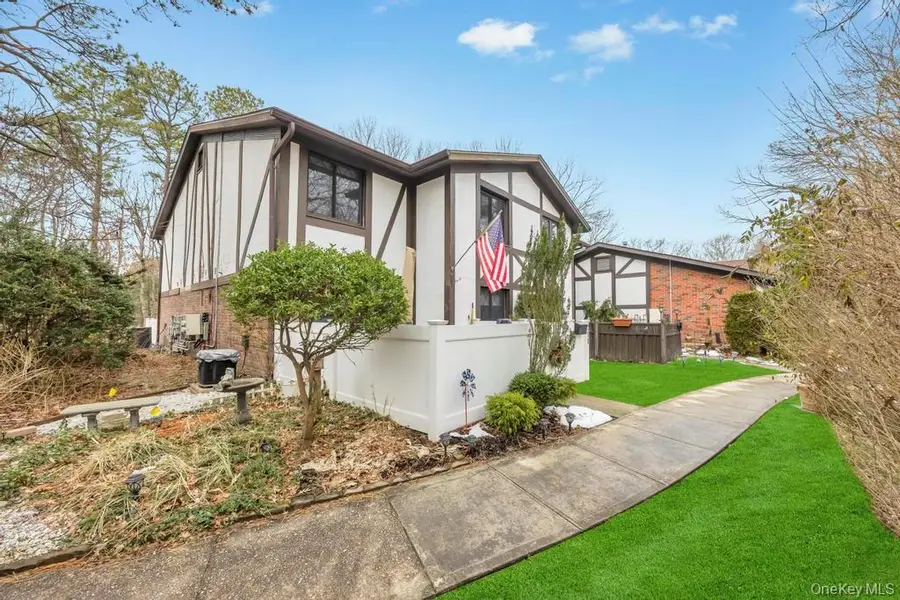 211 Birchwood Road, Medford, NY 11763 - Image #3