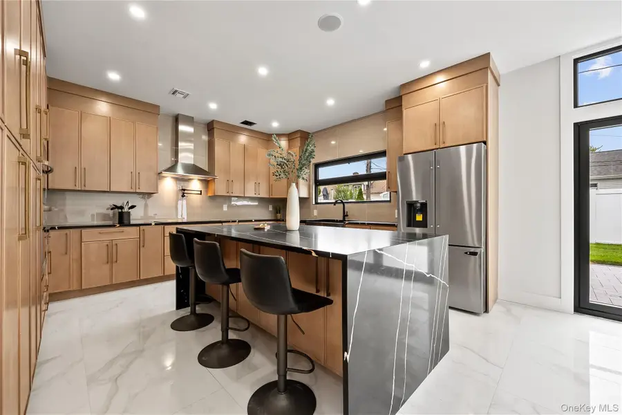 48 Martin Lane, Westbury, NY 11590 - Image #2