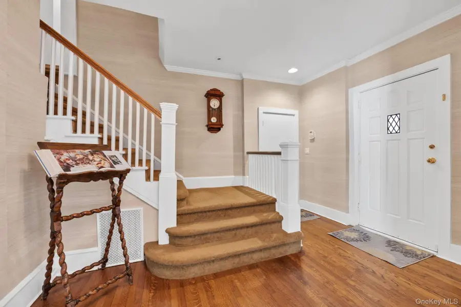 10 Clover Drive, Great Neck, NY 11021 - Image #2