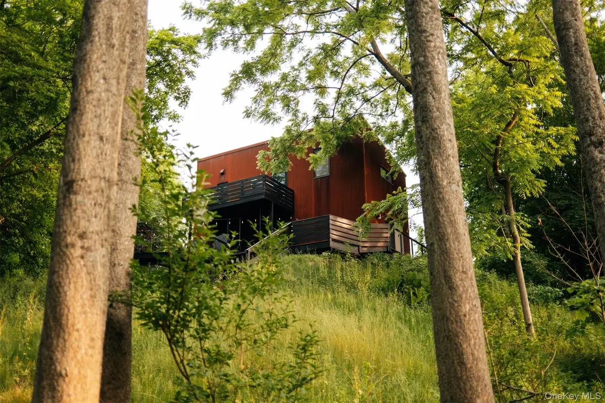 402 Washington Street, Hudson, NY 12534 - Image #1