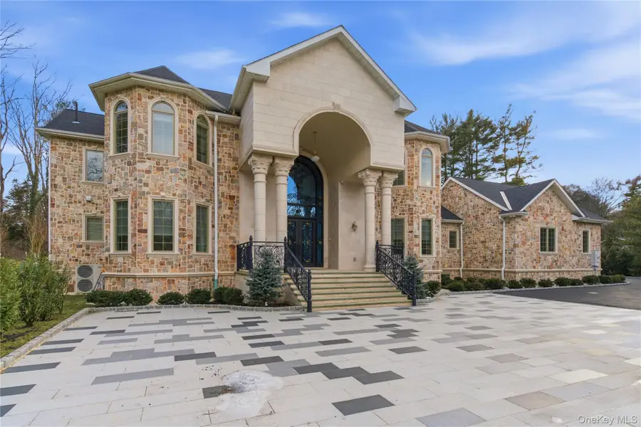 265 Laurel Lane, Laurel Hollow, NY 11791 - Image #2