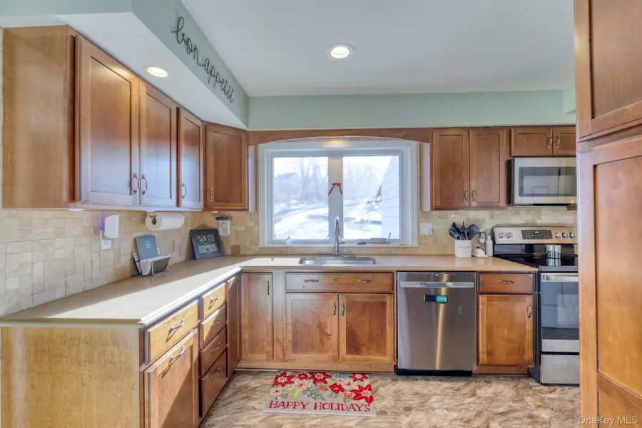 210 Overlook Road, Poughkeepsie, NY 12603 - Image #3