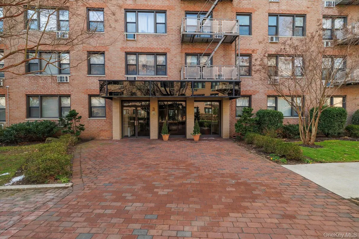 3 Birchwood Court #2J, Mineola, NY 11501 - #1