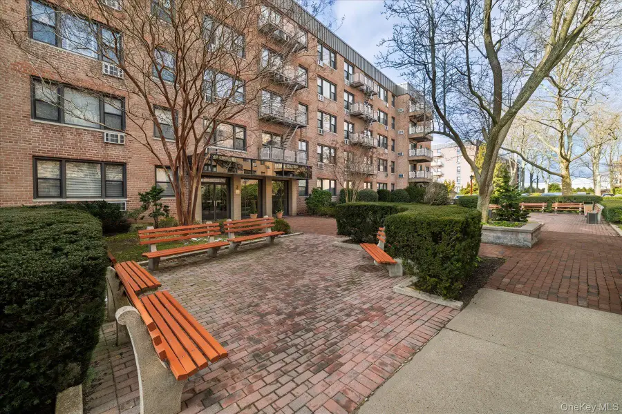 3 Birchwood Court #2J, Mineola, NY 11501 - #2