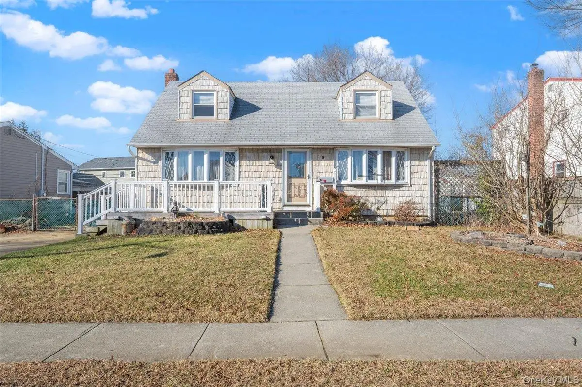 9 Stanford Lane, Hicksville, NY 11801 - Image #1
