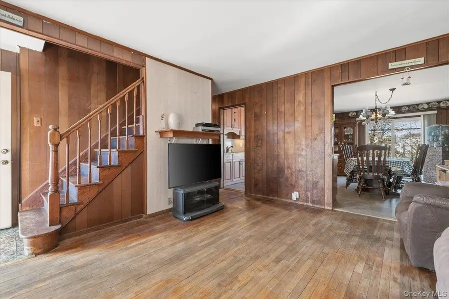 9 Stanford Lane, Hicksville, NY 11801 - Image #3