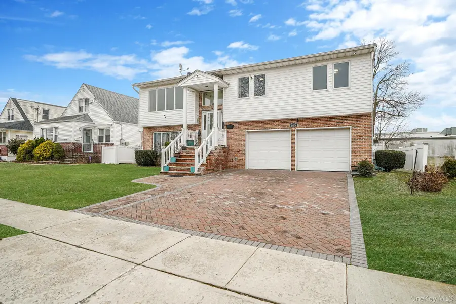 105 Arlington Street, Mineola, NY 11501 - Image #2