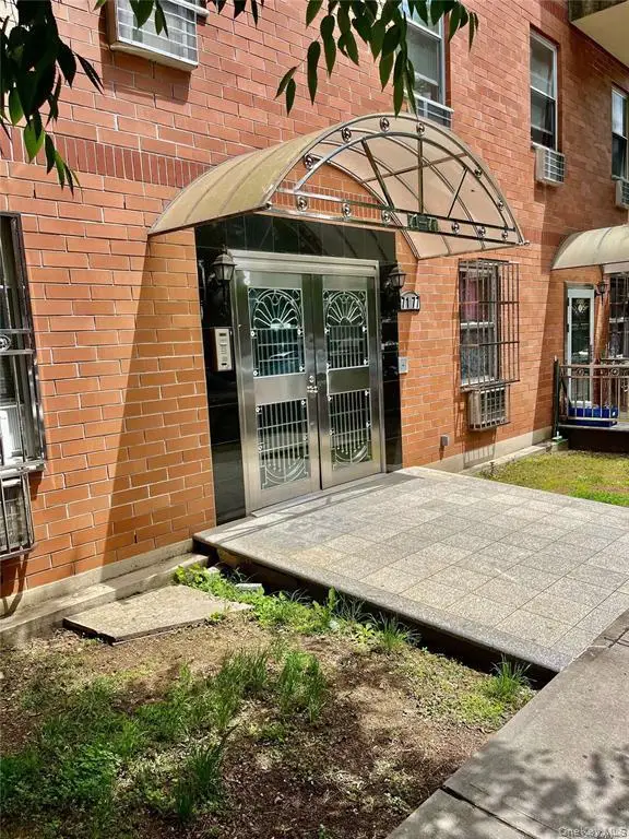 71-77 159 St #3D, Fresh Meadows, NY 11365 - Image #2