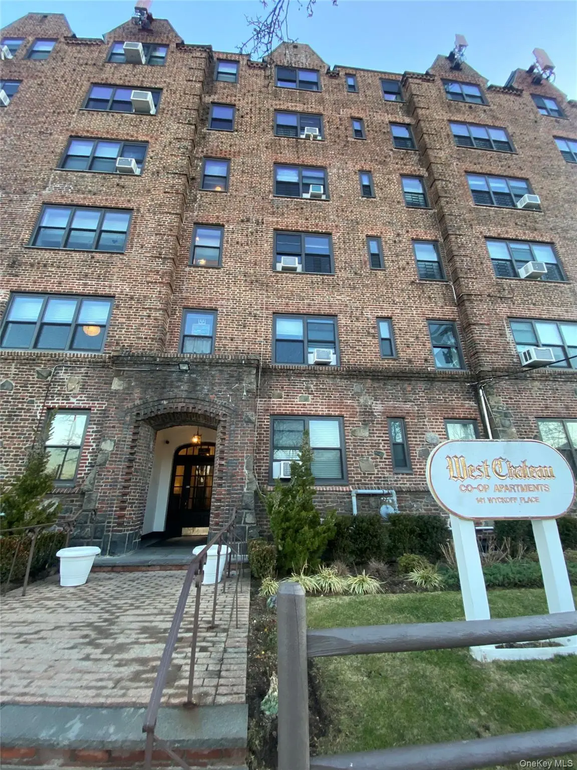 141 Wyckoff Place #6-E, Woodmere, NY 11598 - Image #1