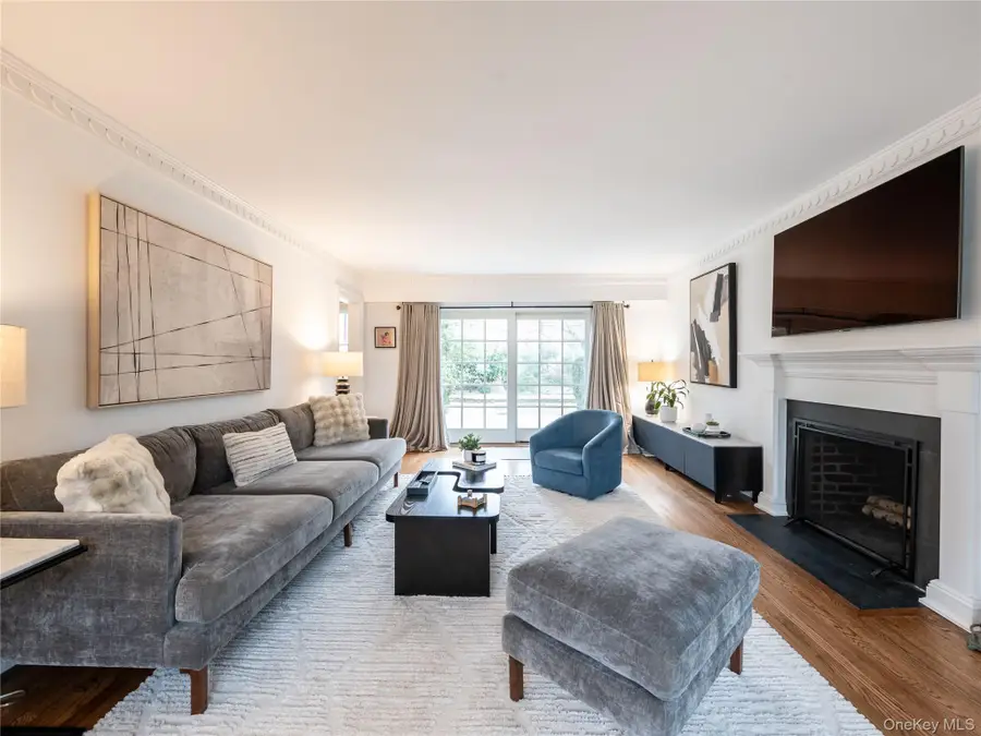 126 Northwoods Road, Manhasset, NY 11030 - Image #3