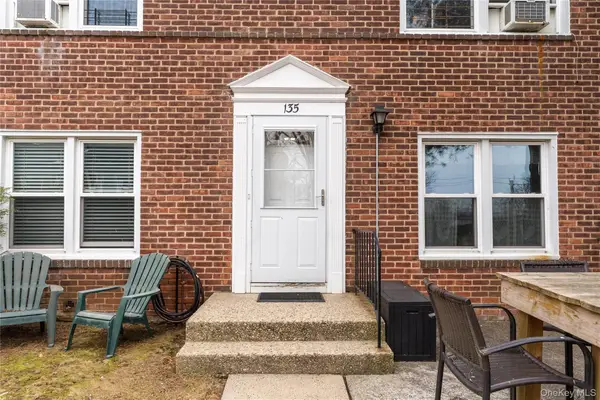 135 Hilltop Acres #135, Yonkers, NY 10704