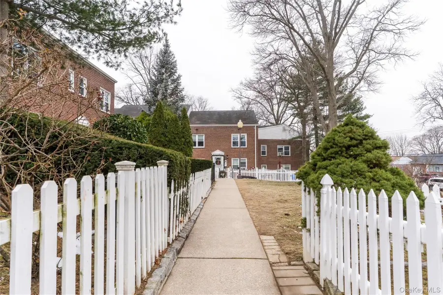 135 Hilltop Acres #135, Yonkers, NY 10704 - Image #3