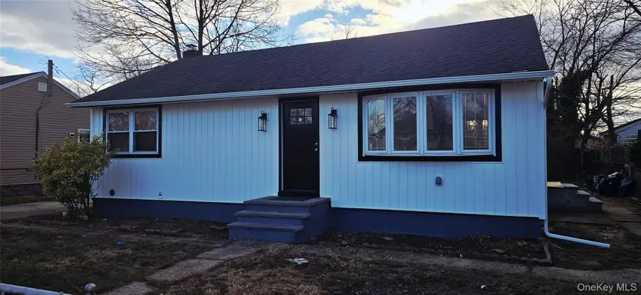 33 Silverpine Drive, Amityville, NY 11701 - Image #2