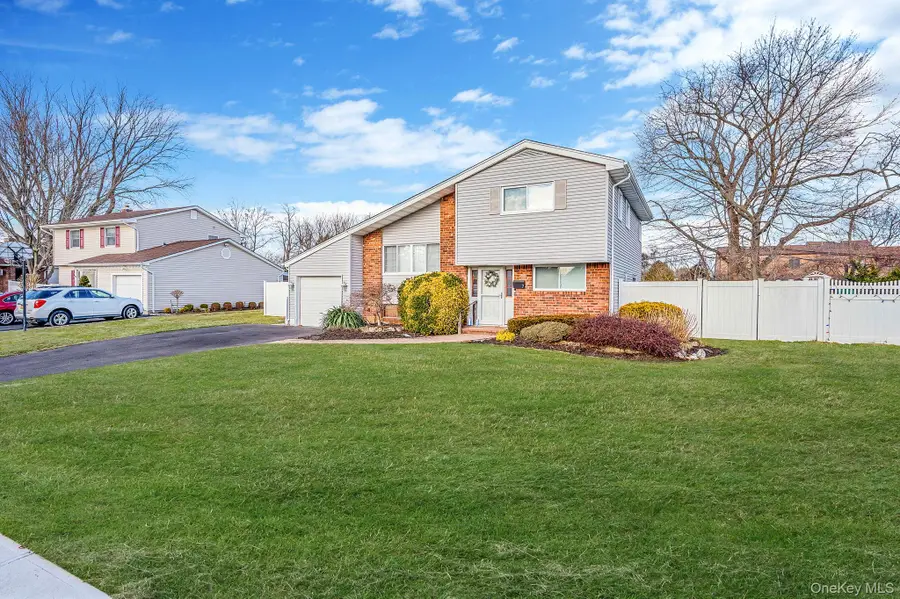 7 Seneca Drive, Commack, NY 11725 - Image #2