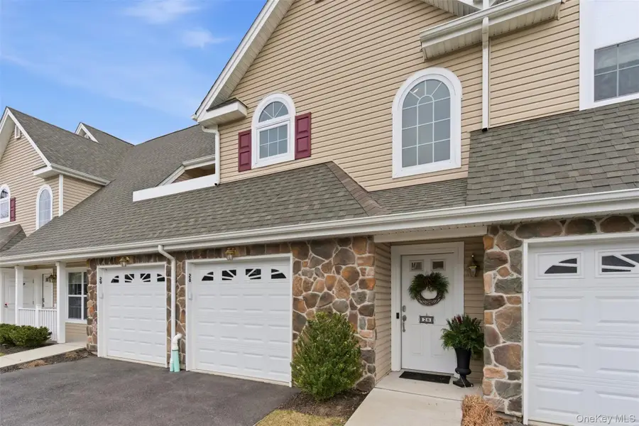 28 Steven Circle, Dix Hills, NY 11746 - Image #2