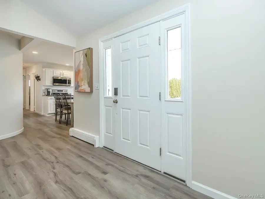 24 Glow Lane, Hicksville, NY 11801 - Image #3