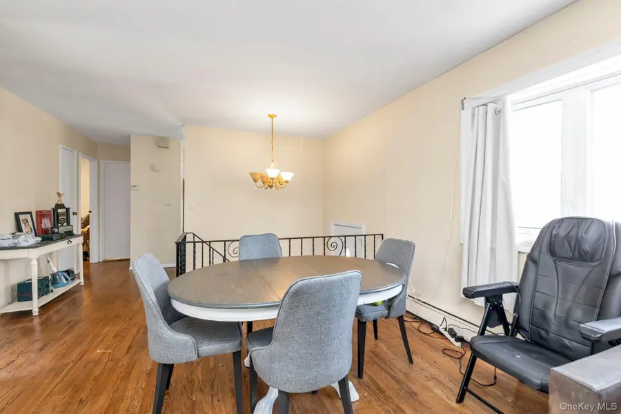 7 Vilno Court, Huntington Station, NY 11746 - Image #3