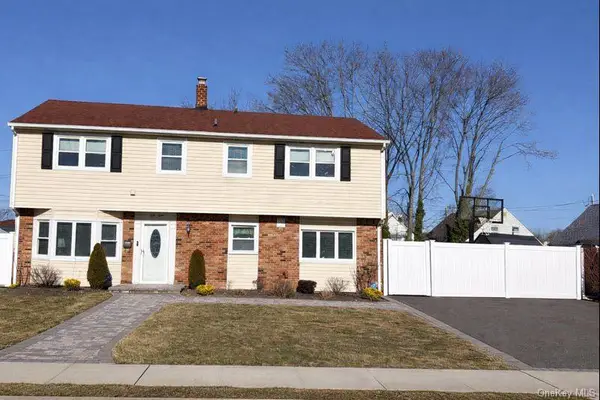 53 Clay Lane, Levittown, NY 11756