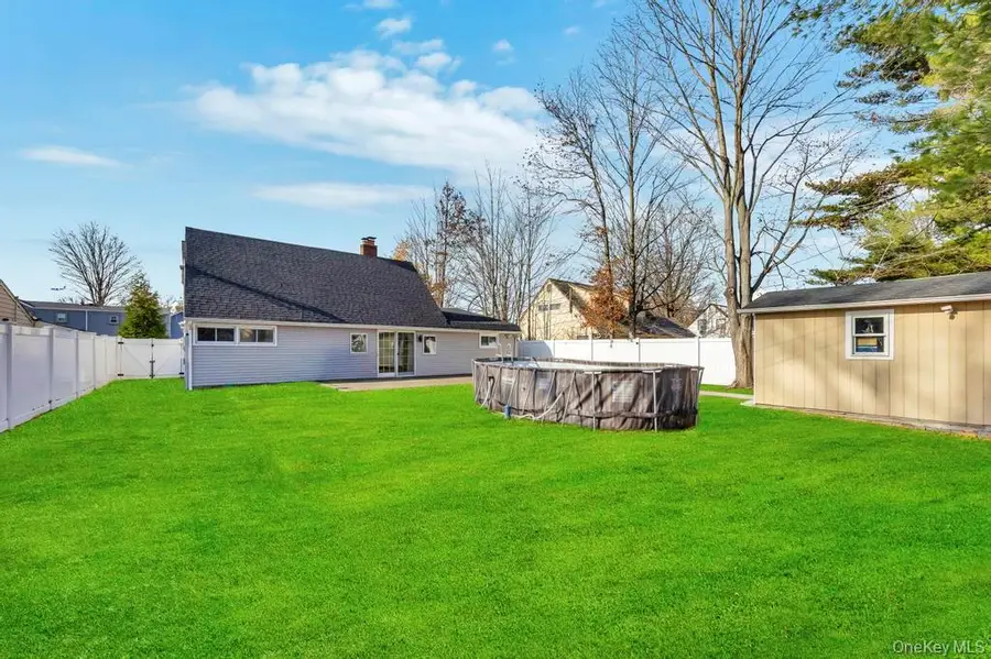 111 Blacksmith Road E, Levittown, NY 11756 - Image #3