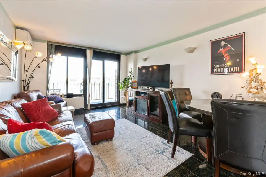 25-40 Shore Boulevard #6M, Astoria, NY 11102 - Image #2