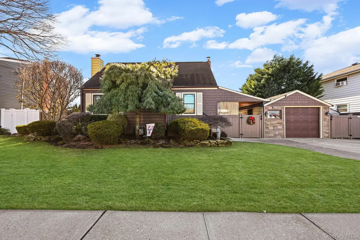 264 N Delaware Avenue, Massapequa, NY 11758 - Image #1