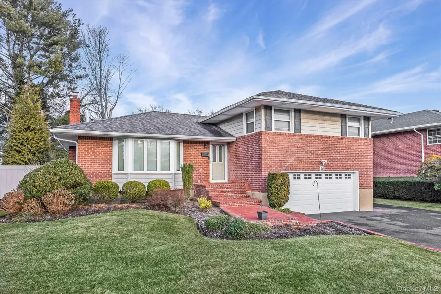 26 Glenwood Road, Plainview, NY 11803 - Image #2