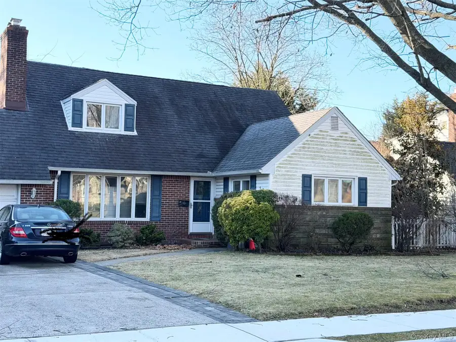 90 Amherst Street, Garden City, NY 11530 - Image #3