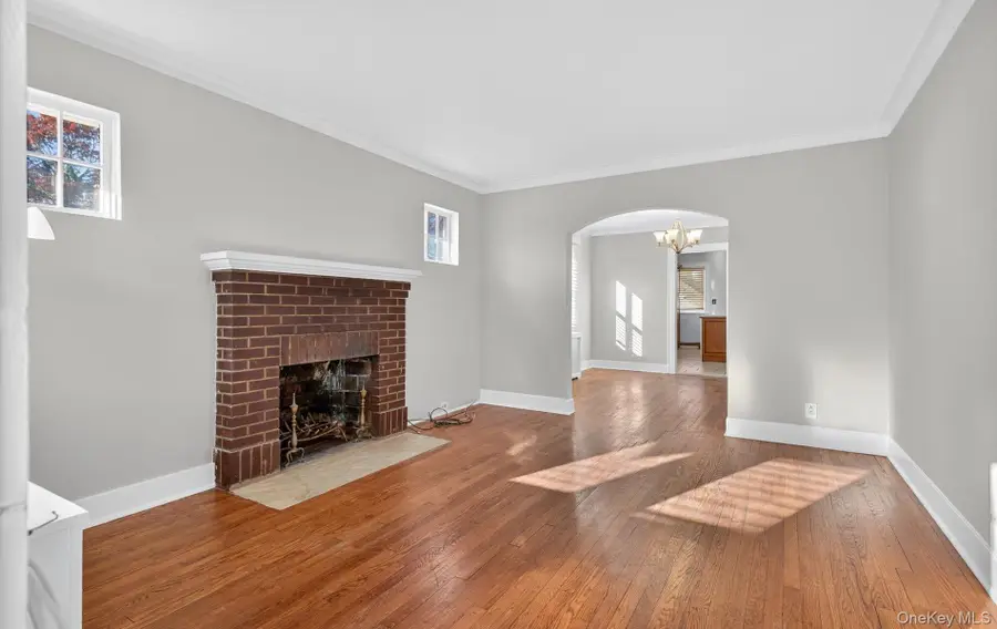 132 S Terrace Place, Valley Stream, NY 11580 - Image #3