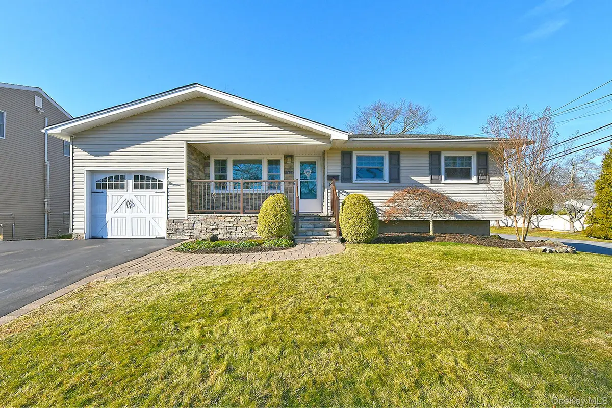 534 Hyman Avenue, West Islip, NY 11795 - Image #1