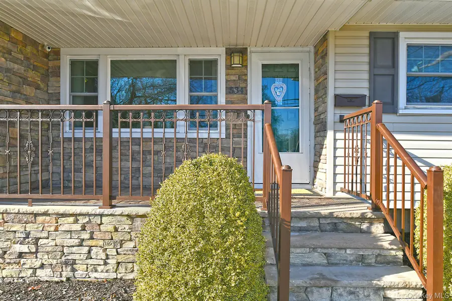 534 Hyman Avenue, West Islip, NY 11795 - Image #3