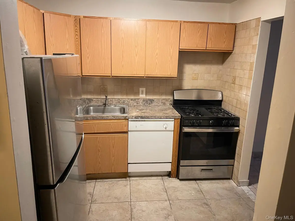 7 Dune Court, Bronx, NY 10473 - Image #1