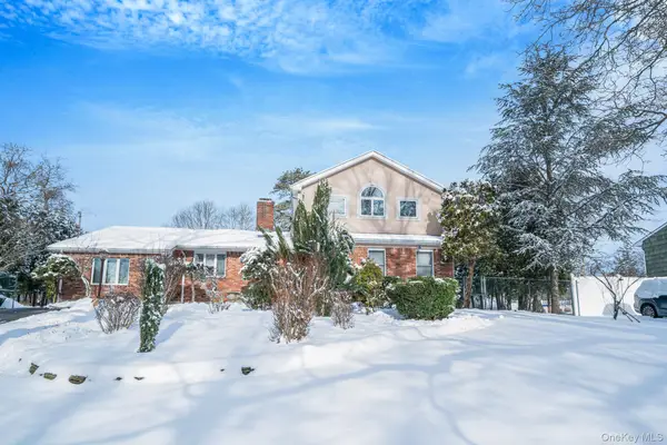 3 Huron Road, Shirley, NY 11967