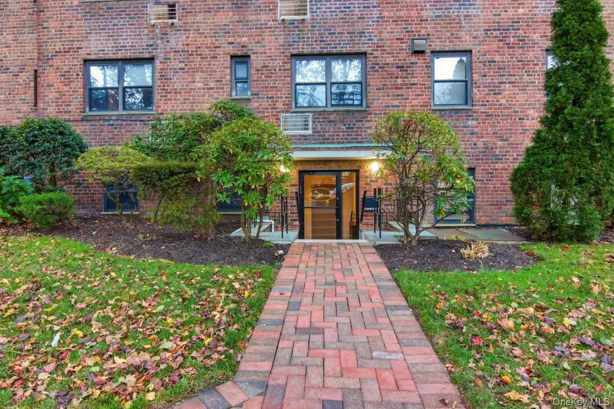 52 Brompton Road #52, Great Neck, NY 11021 - Image #1