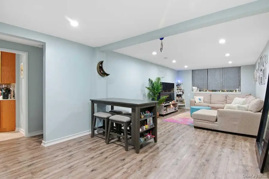 52 Brompton Road #52, Great Neck, NY 11021 - Image #3