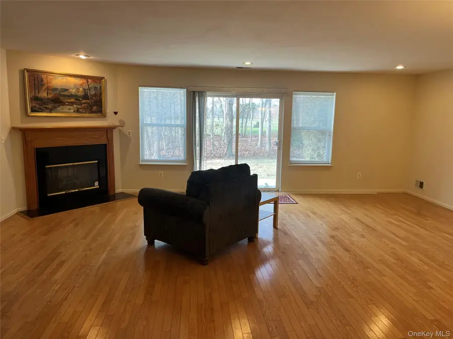 82 Lakeview Drive, Manorville, NY 11949 - Image #3
