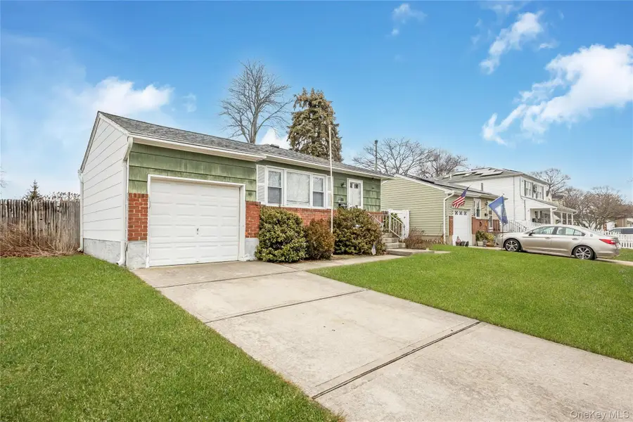 139 N Cedar Street, Massapequa, NY 11758 - Image #3