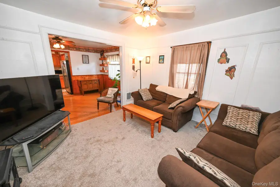 165 Cochran Place, Valley Stream, NY 11581 - Image #3