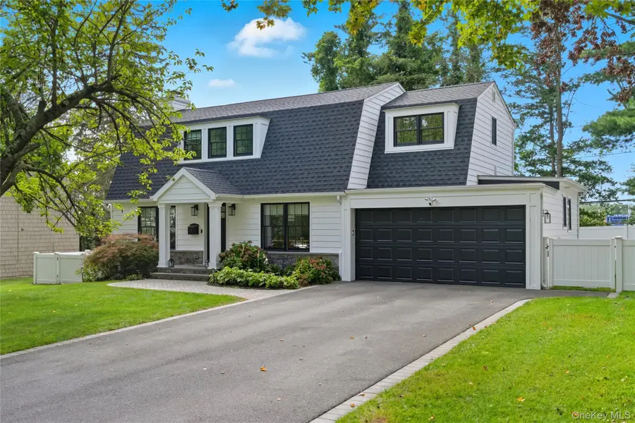 17 Entrance Road, East Hills, NY 11577 - Image #2