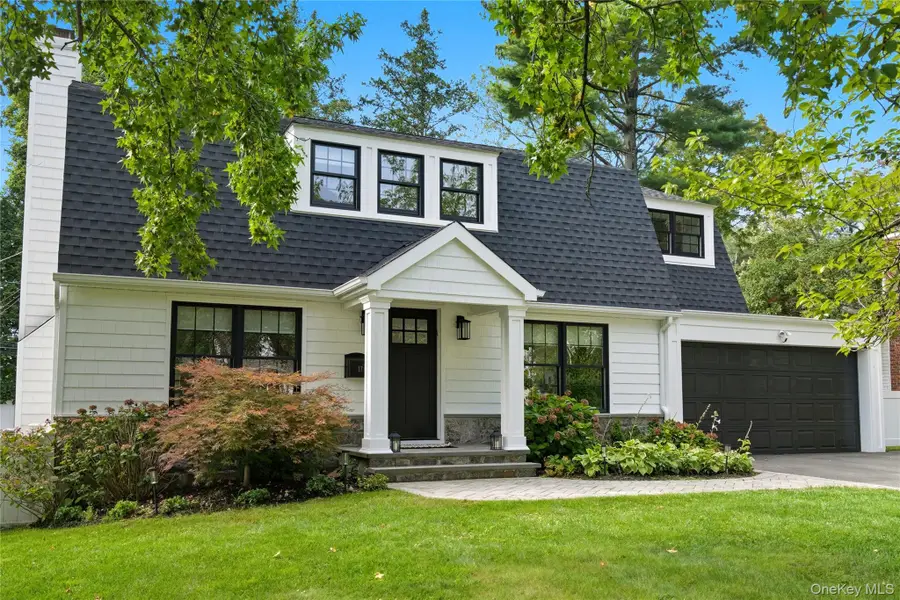 17 Entrance Road, East Hills, NY 11577 - Image #3