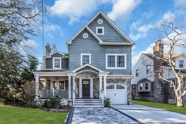 14 Hawthorne Street, Lynbrook, NY 11563