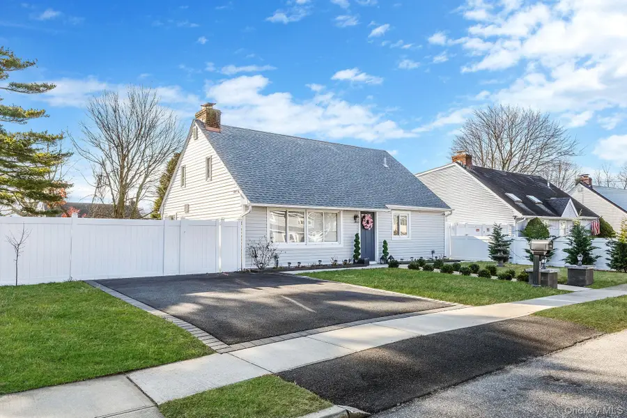 616 Kenmore Avenue, Copiague, NY 11726 - Image #2