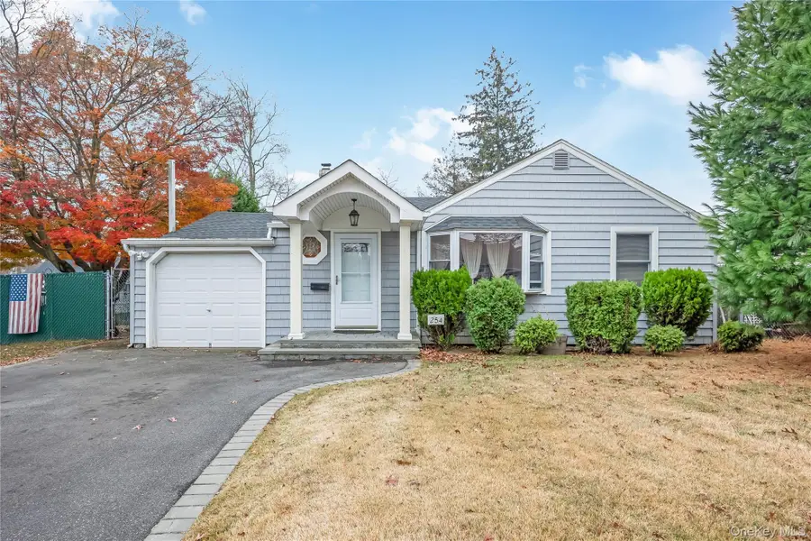 254 W 1st Street, West Islip, NY 11795 - Image #2