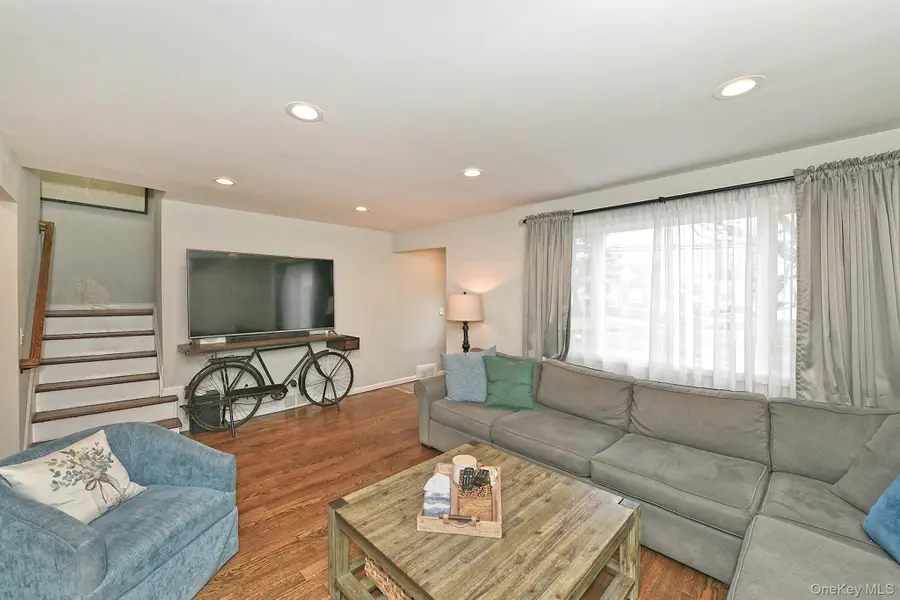 17 Pine Tree Road, South Huntington, NY 11746 - Image #3