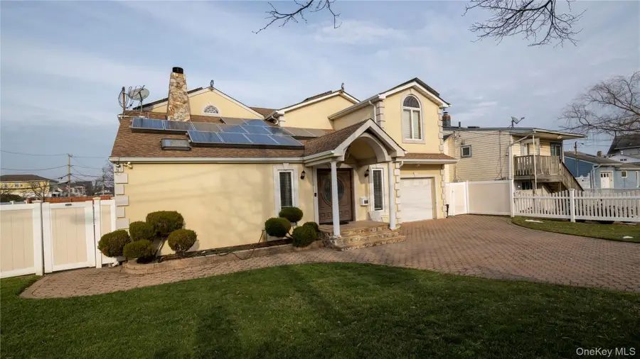 3 Marjorie Lane, East Rockaway, NY 11518 - #3