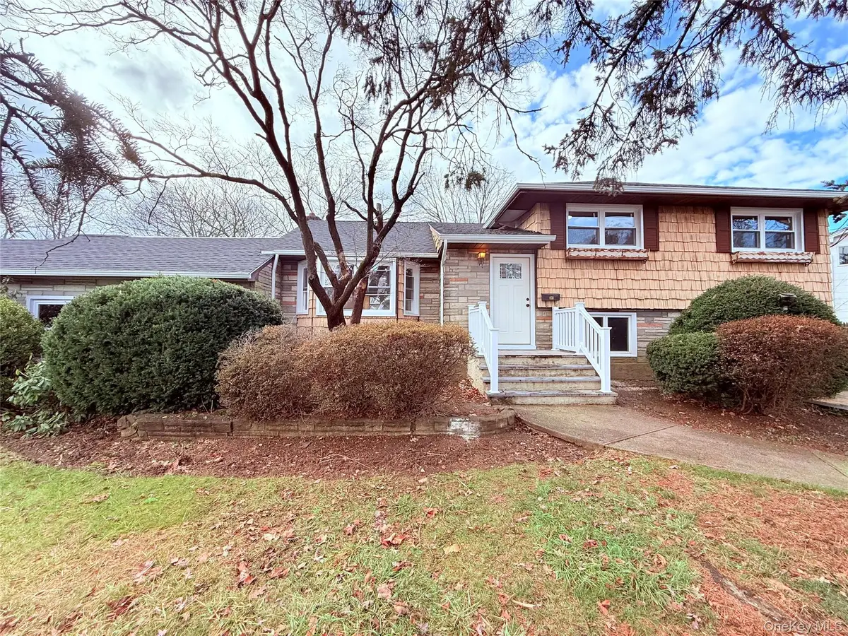 528 Canary Place, North Babylon, NY 11703 - Image #1